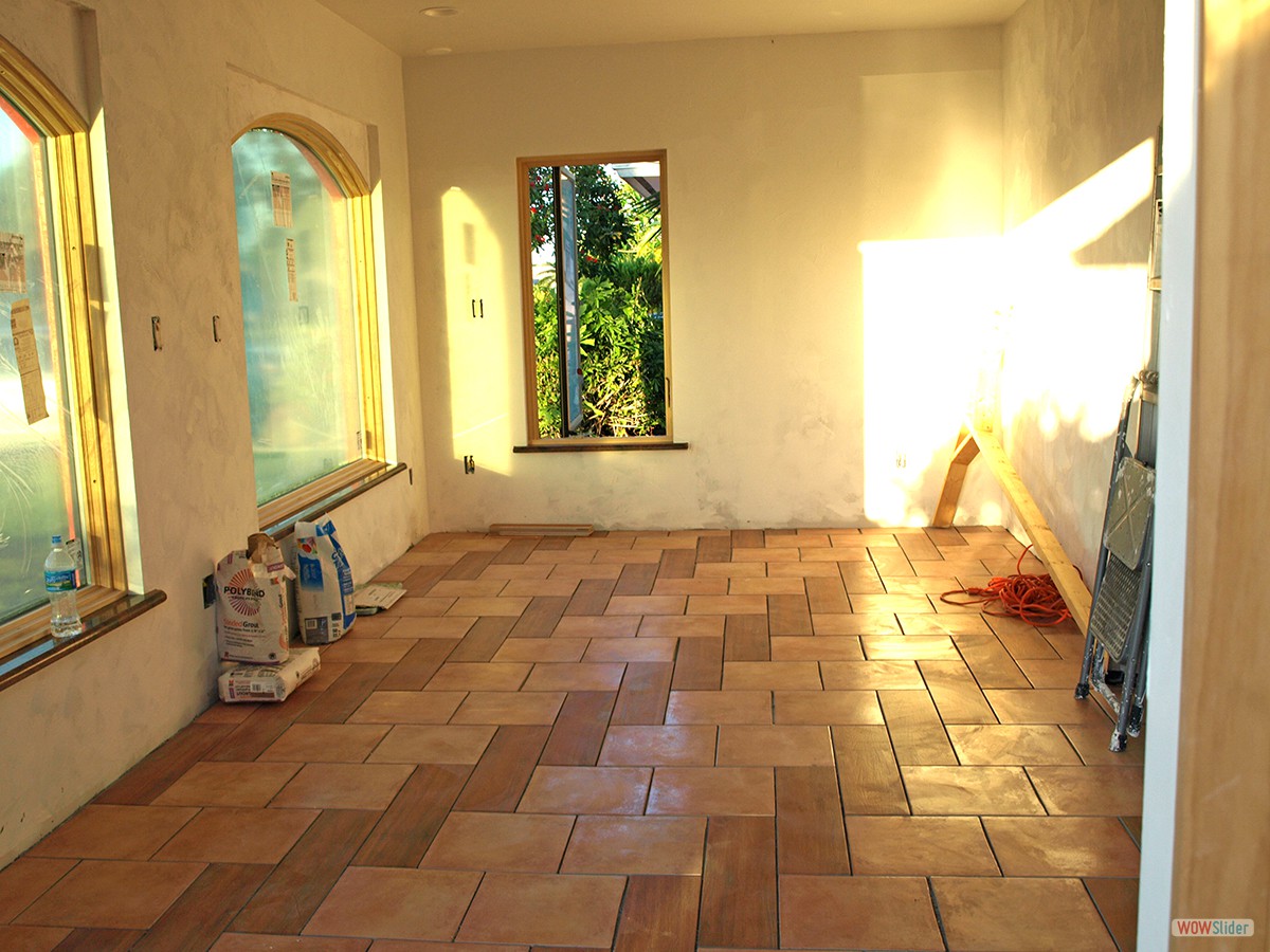 Bodenfliesen, noch nicht verfugt ...